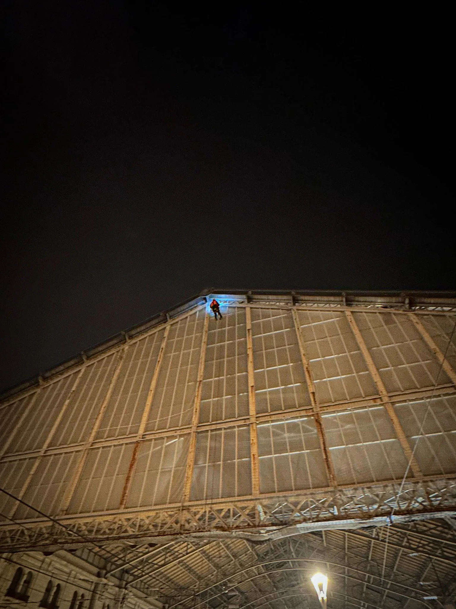 Intervention de cordistes MS Access pour la rochelle by night... chez SNCF à La Rochelle (bâtiment) – 0